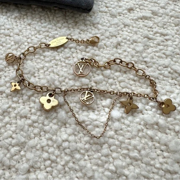 Louis Vuitton Monogram Charm Blooming Supple Bracelet | Gold - Picture 5 of 13